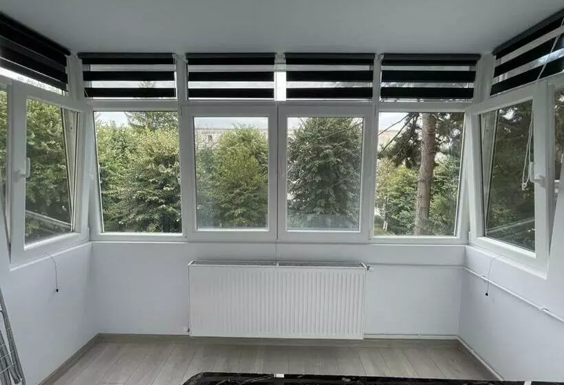 Robert’s Apartament 2