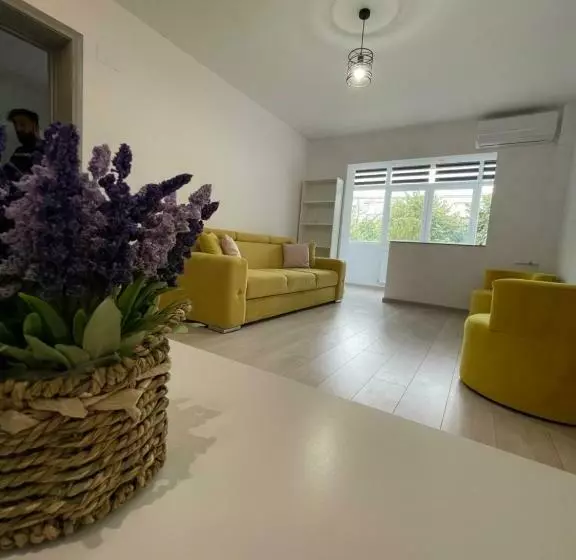 Robert’s Apartament 2