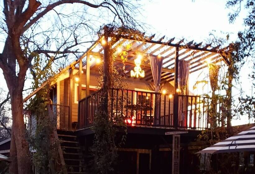 Cedar Oaks Inn The Birdcage Saloon