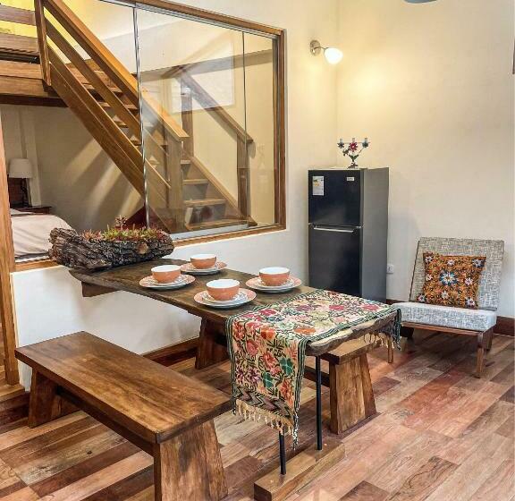 پانسیون Light Wood