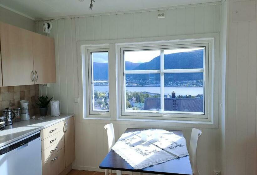 Warm And Cozy Apartment With Panoramic View Above The City Center