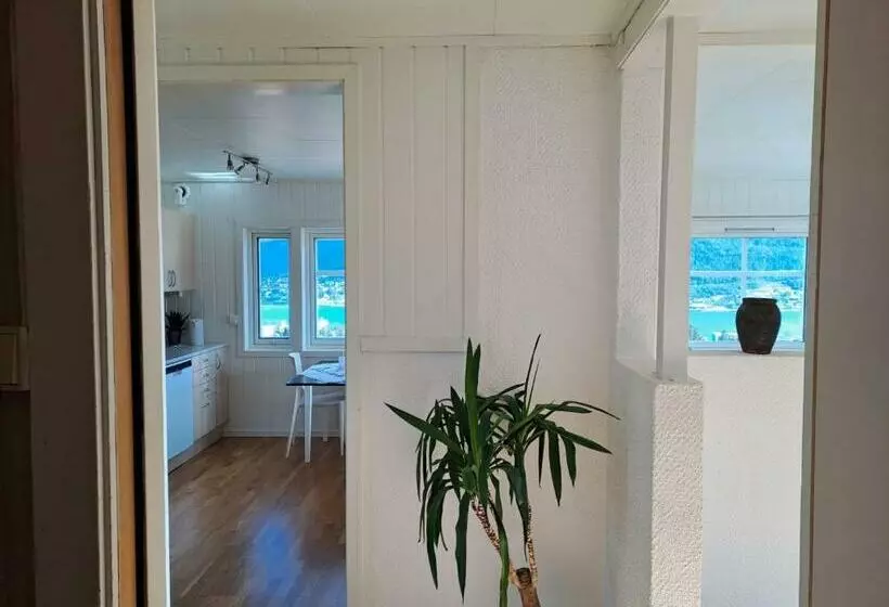 Warm And Cozy Apartment With Panoramic View Above The City Center