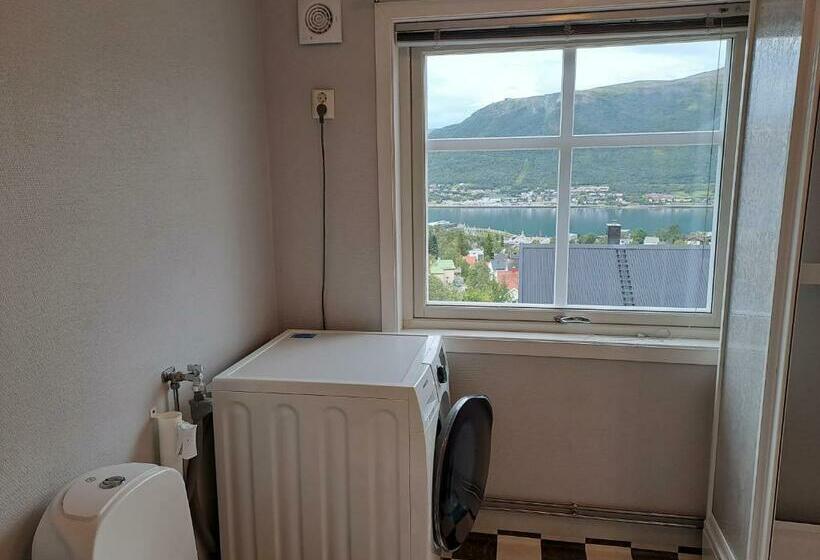 Warm And Cozy Apartment With Panoramic View Above The City Center