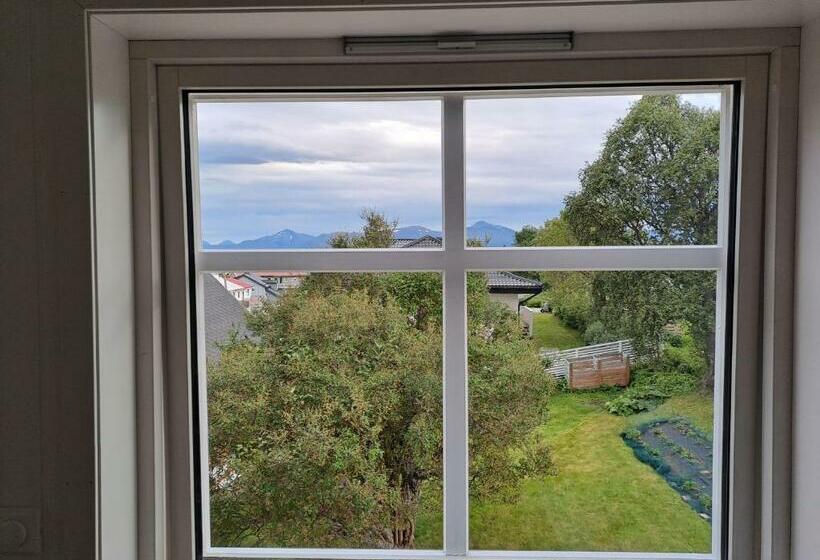 Warm And Cozy Apartment With Panoramic View Above The City Center