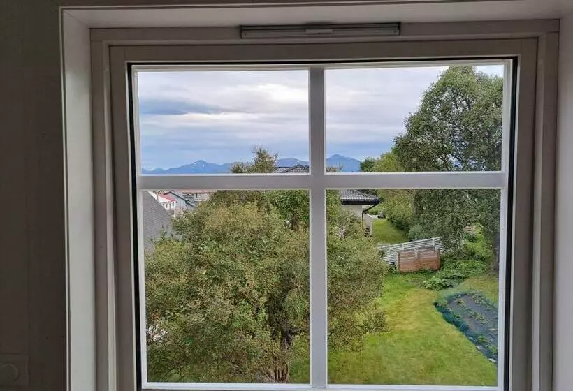Warm And Cozy Apartment With Panoramic View Above The City Center