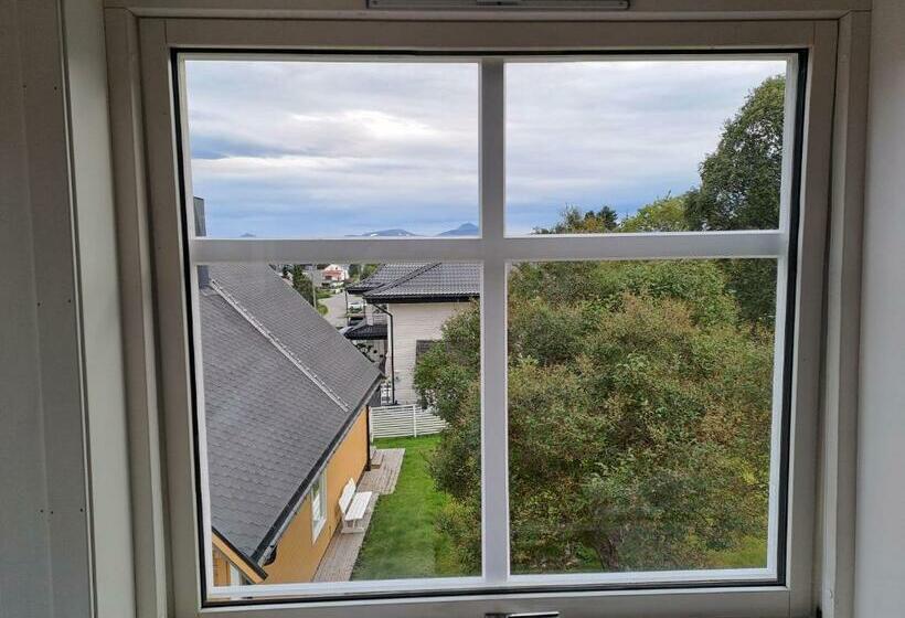 Warm And Cozy Apartment With Panoramic View Above The City Center