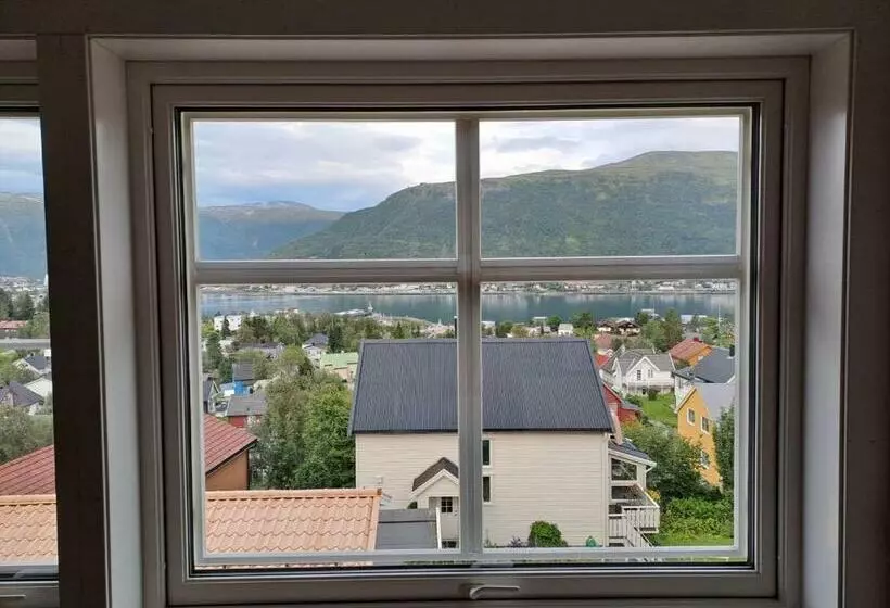 Warm And Cozy Apartment With Panoramic View Above The City Center