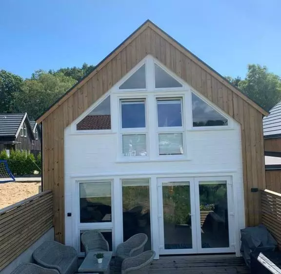 Barnevennlig Feriehus Ved Sjøen