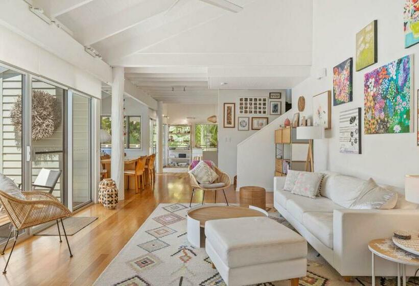 Beachside Oasis With Pool Close To Beach And National Park Access Walk To Cafes