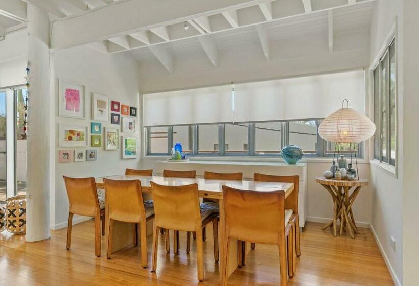 Beachside Oasis With Pool Close To Beach And National Park Access Walk To Cafes