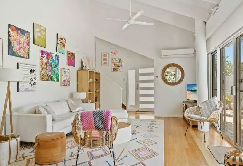 Beachside Oasis With Pool Close To Beach And National Park Access Walk To Cafes