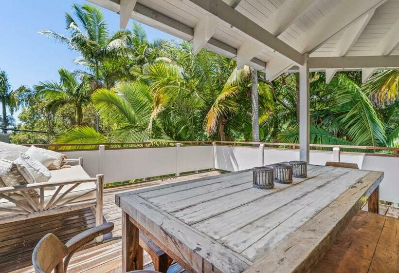 Beachside Oasis With Pool Close To Beach And National Park Access Walk To Cafes