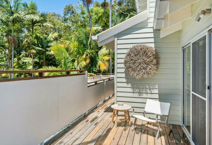 Beachside Oasis With Pool Close To Beach And National Park Access Walk To Cafes