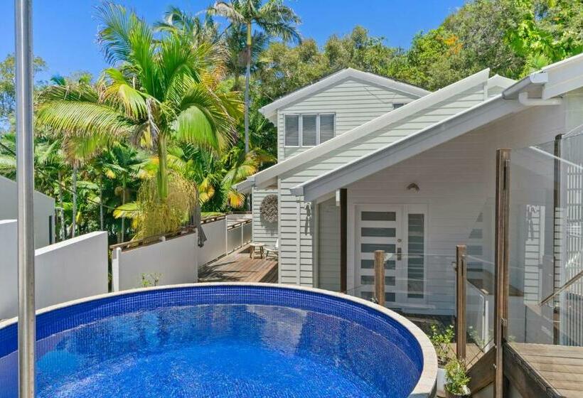 Beachside Oasis With Pool Close To Beach And National Park Access Walk To Cafes