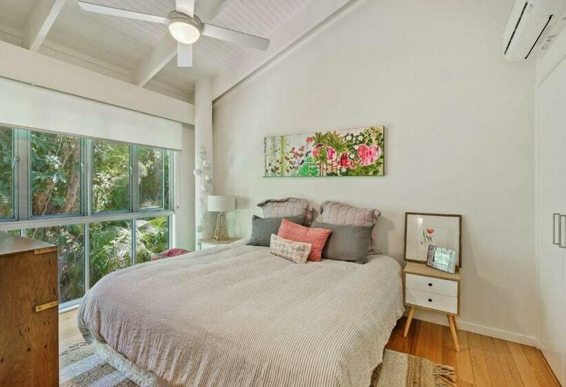 Beachside Oasis With Pool Close To Beach And National Park Access Walk To Cafes