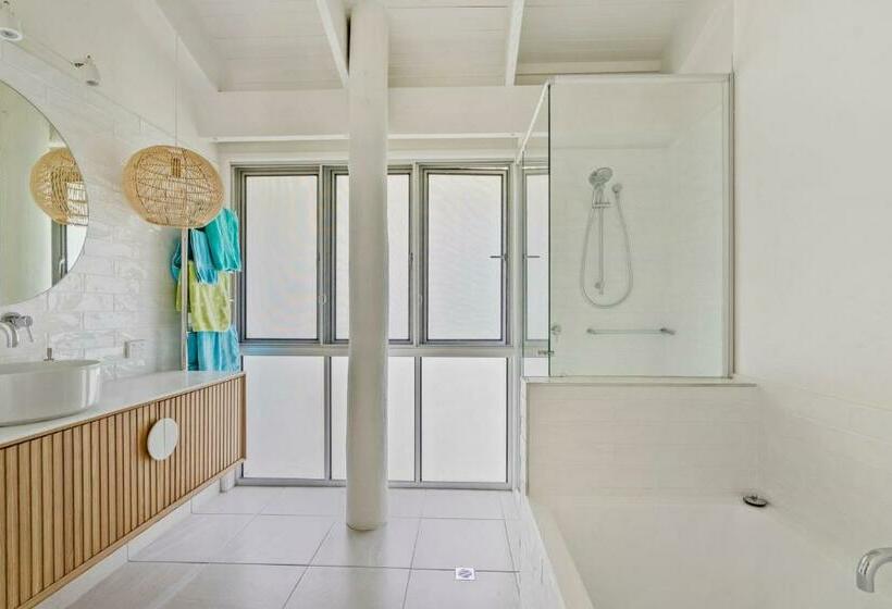 Beachside Oasis With Pool Close To Beach And National Park Access Walk To Cafes