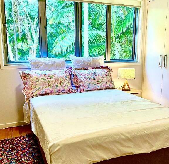 Beachside Oasis With Pool Close To Beach And National Park Access Walk To Cafes