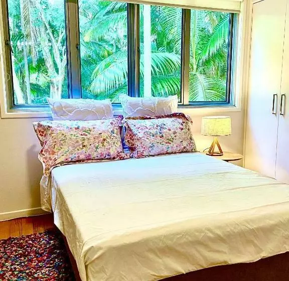 Beachside Oasis With Pool Close To Beach And National Park Access Walk To Cafes