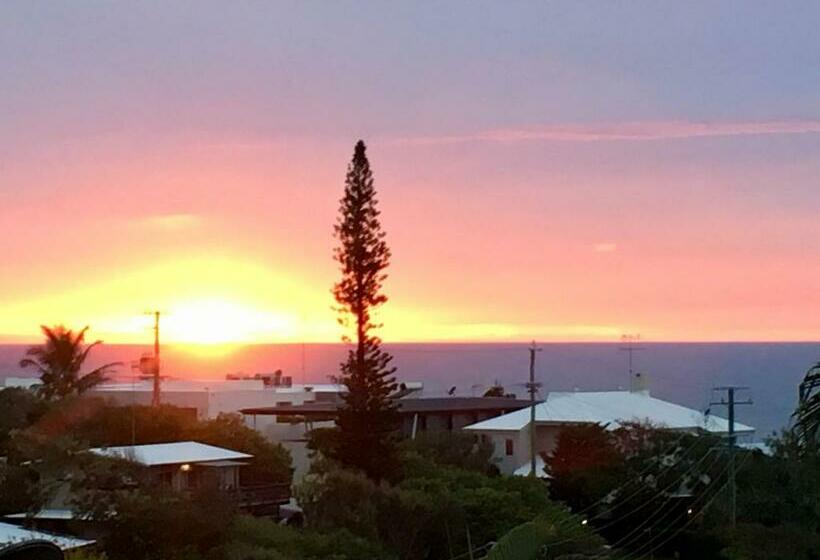 Beachside Oasis With Pool Close To Beach And National Park Access Walk To Cafes