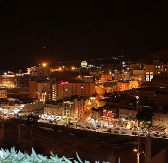 تختخواب و صبحانه Hustle S Look