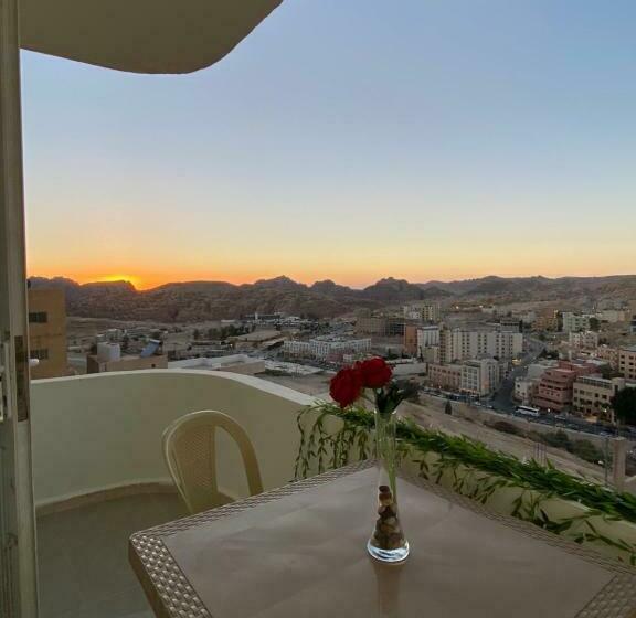 تختخواب و صبحانه Hustle S Look