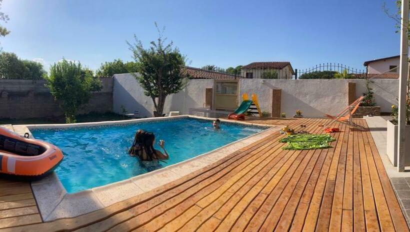 Moderna Casa Con Excelente Ubicación En Valle Hermoso