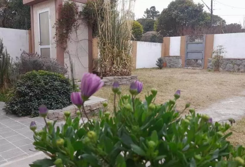 Moderna Casa Con Excelente Ubicación En Valle Hermoso