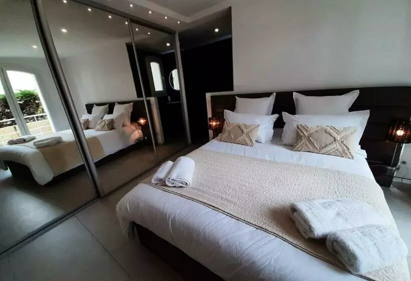 Aamiaismajoitus (B&B) Villa Rasoa Chambre Miroir