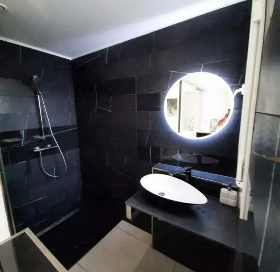 Aamiaismajoitus (B&B) Villa Rasoa Chambre Miroir