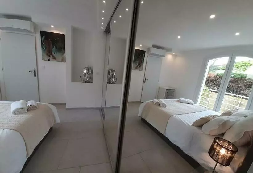Aamiaismajoitus (B&B) Villa Rasoa Chambre Miroir