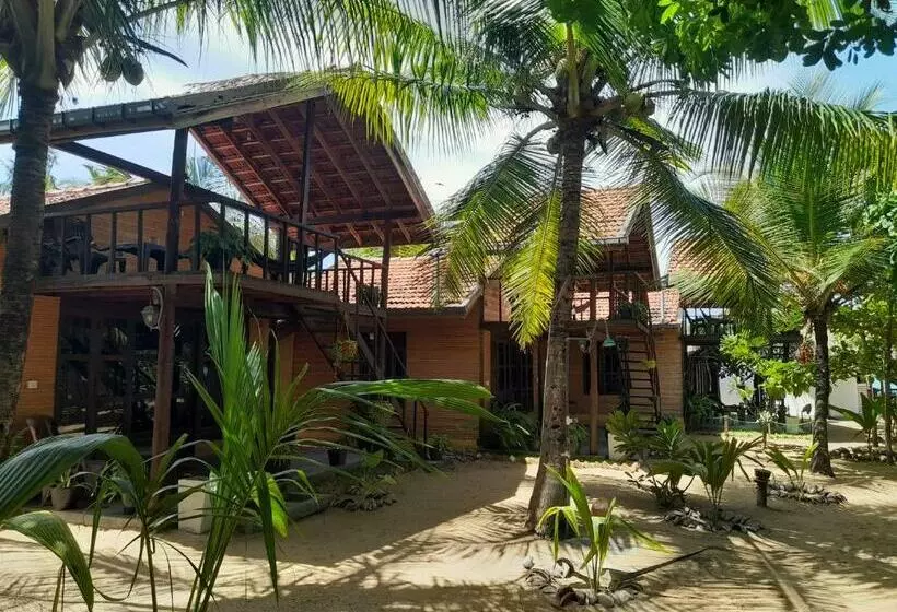 استراحتگاه Golden Beach Chalets