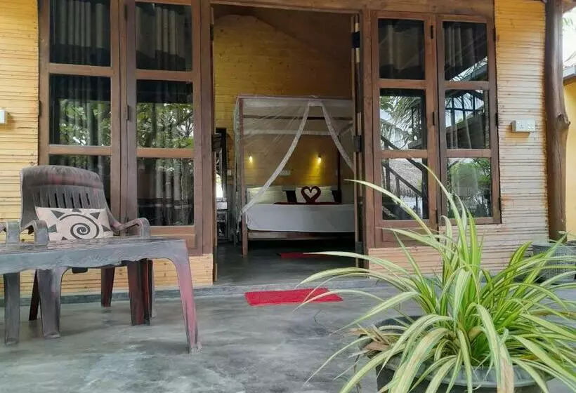 استراحتگاه Golden Beach Chalets