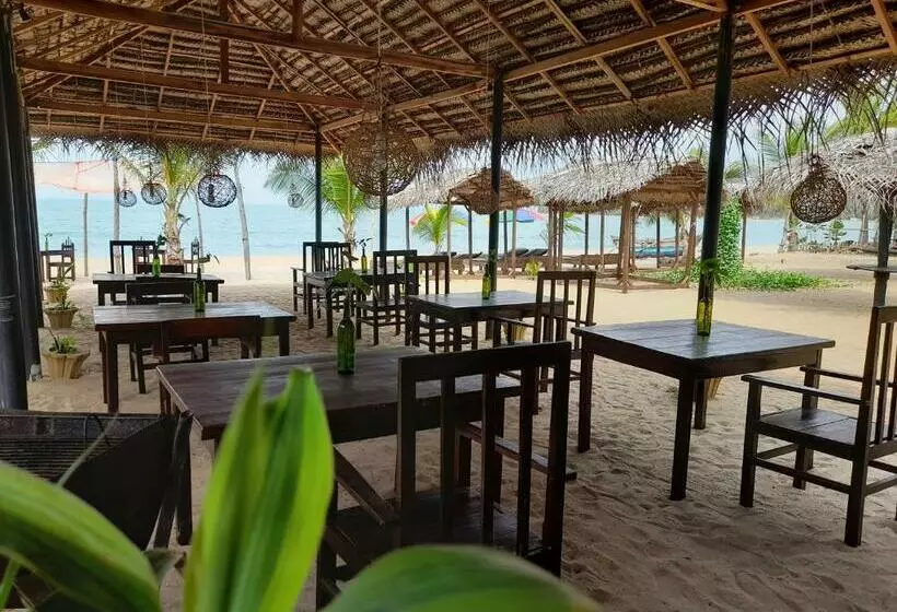 استراحتگاه Golden Beach Chalets