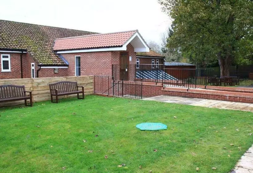 Hotelli Elmham House   Pilgrim