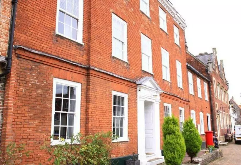 Hotelli Elmham House   Pilgrim