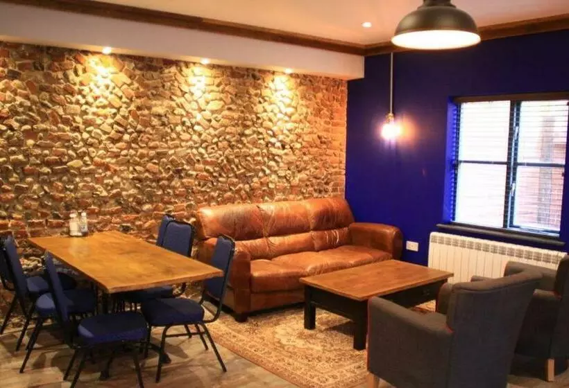 Hotelli Elmham House   Pilgrim