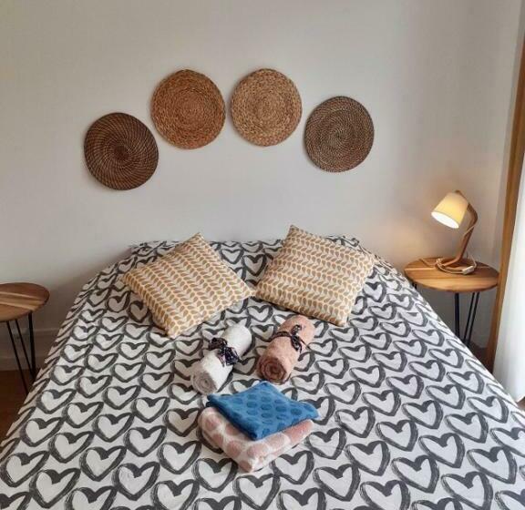 Large Apartment Near The Beaches Of Mourillon