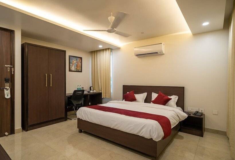 هتل Sheerha Royal Residency