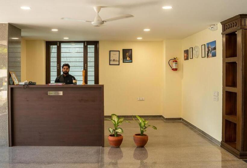 هتل Sheerha Royal Residency