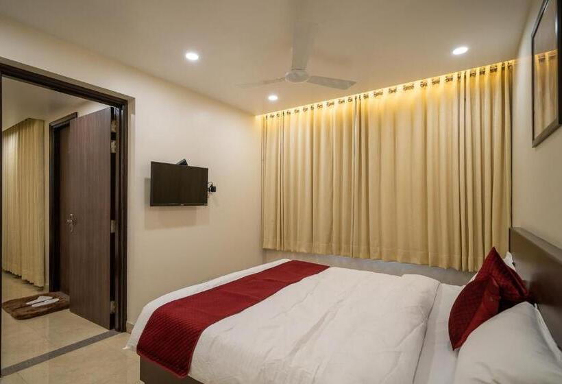 هتل Sheerha Royal Residency