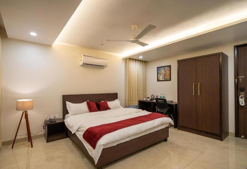 هتل Sheerha Royal Residency