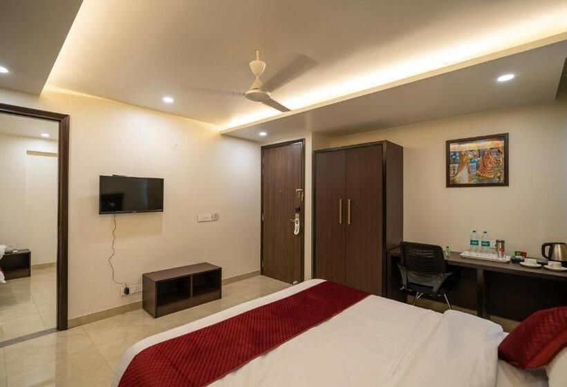 هتل Sheerha Royal Residency