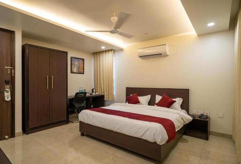 هتل Sheerha Royal Residency