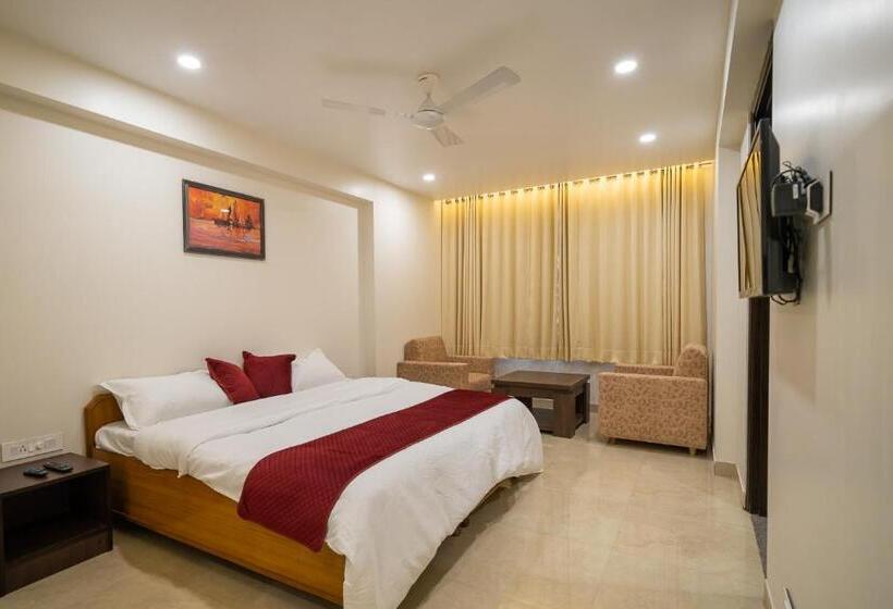 هتل Sheerha Royal Residency