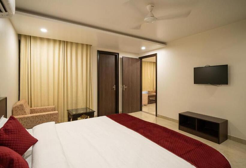 هتل Sheerha Royal Residency