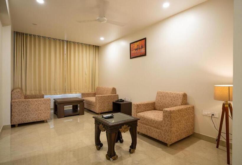 هتل Sheerha Royal Residency