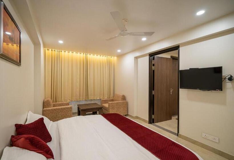 هتل Sheerha Royal Residency