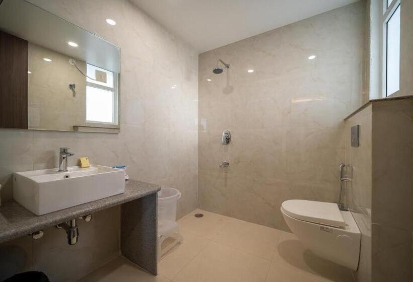 هتل Sheerha Royal Residency