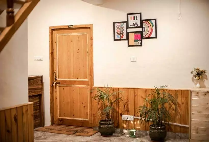 ペンション Tales N Trails