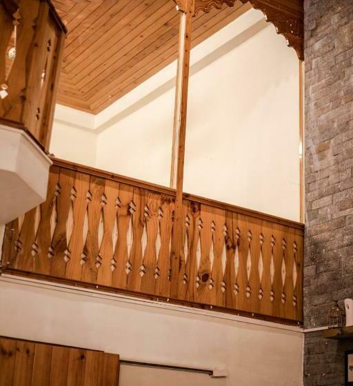 פנסיון Tales N Trails